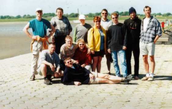 groepsfoto in de haven van Schiermonnikoog