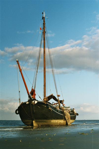 mooie kleuren in het
                    avondlicht, droogvallen op het strand