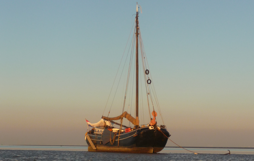 droogvallen op het wad op een stille plek